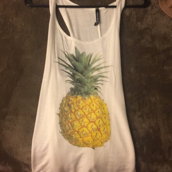 Triumph Tops - Boutique pineapple tank.🍍